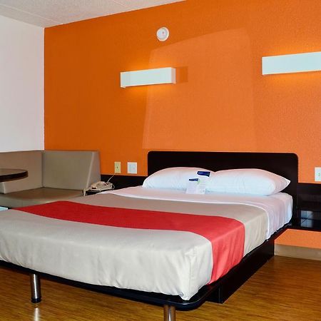 Motel 6 Boston South - Braintree Zewnętrze zdjęcie