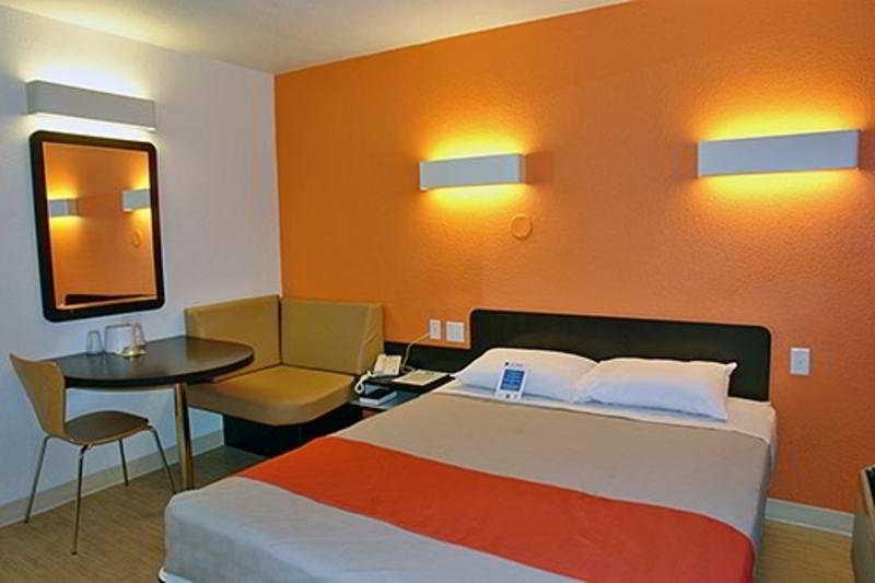 Motel 6 Boston South - Braintree Zewnętrze zdjęcie