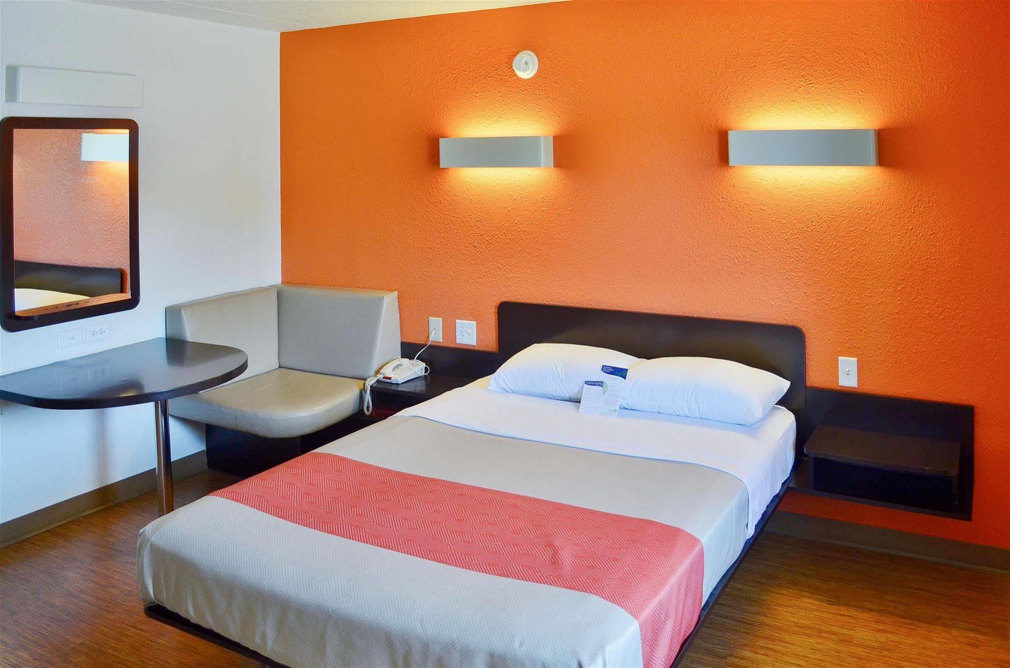 Motel 6 Boston South - Braintree Zewnętrze zdjęcie