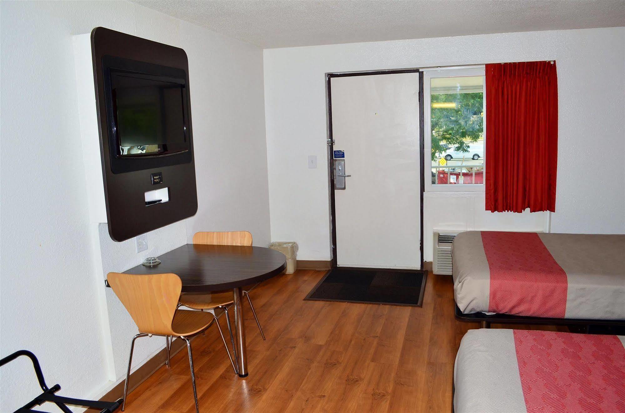 Motel 6 Boston South - Braintree Zewnętrze zdjęcie